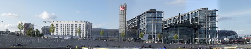 Berlin. Tiergarten. Berliner Hauptbahnhof.
19. 9. 2010. Berlin. Tiergarten. Berliner Hauptbahnhof.
Schlüsselwörter: Berlin;Deutschland;Germany;Hauptbahnhof;Panorama;2010;Tiergarten