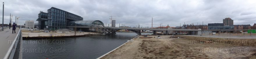 Berlin. Tiergarten. Berliner Hauptbahnhof
19. 2. 2012. Berlin. Mitte. Tiergarten. Berliner Hauptbahnhof
Schlüsselwörter: Berlin;Deutschland;Germany;Hauptbahnhof;Moabit;Panorama;2012;Tiergarten