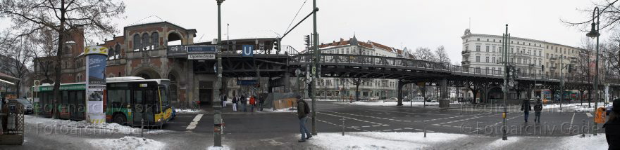 Berlin. Kreuzberg. Schlesisches Tor. Hochbahn der U-Bahn. Winter. Schnee.
2010. Berlin. Kreuzberg. Schlesisches Tor. Hochbahn der U-Bahn. Winter. Schnee.
Schlüsselwörter: 2010;Berlin;Deutschland;Germany;Kreuzberg;Panorama;Schlesisches Tor;Schnee;U-Bahn;Winter
