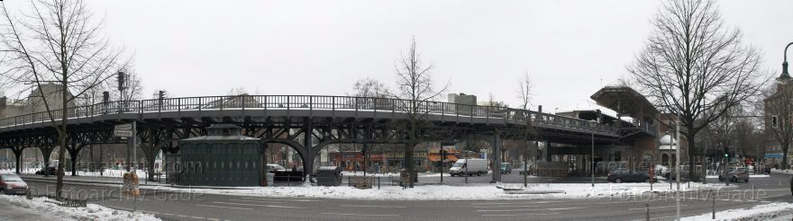 Berlin. Kreuzberg. Schlesisches Tor. Hochbahn der U-Bahn. Winter. Schnee.
2010. Berlin. Kreuzberg. Schlesisches Tor. Hochbahn der U-Bahn. Winter. Schnee.
Schlüsselwörter: 2010;Berlin;Deutschland;Germany;Kreuzberg;Panorama;Schlesisches Tor;Schnee;U-Bahn;Winter