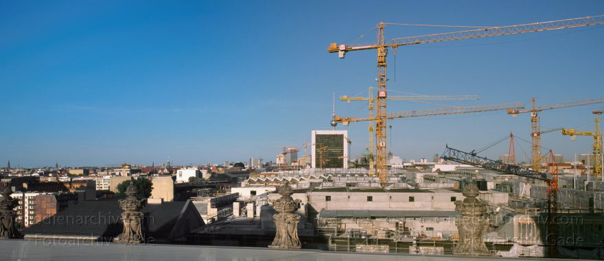 Berlin. Blick vom Reichstag
Juni 2000. Berlin. Mitte. Blick vom Reichstag
Schlüsselwörter: Berlin;Deutschland;Germany;Mitte;2000;Panorama