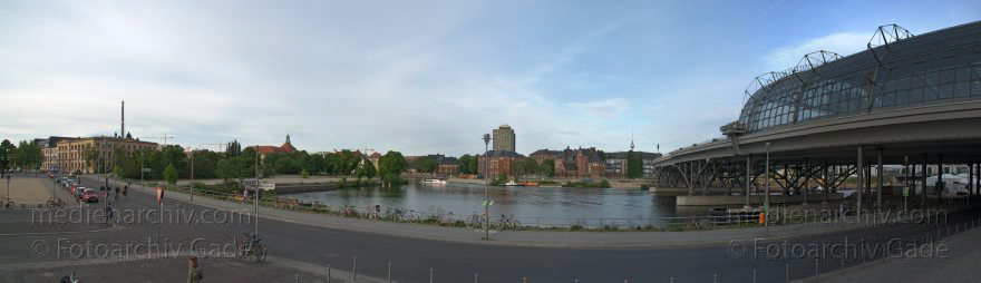 Berlin. Humboldthafen. Berliner Hauptbahnhof
9. 5. 2009. Berlin. Mitte. Humboldthafen. Berliner Hauptbahnhof
Schlüsselwörter: Berlin;Deutschland;Fluss;Germany;Mitte;Panorama;Regierungsviertel;Spree;2009;Tiergarten