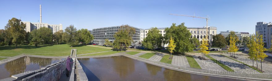 Berlin. Invalidenpark. Mauerbrunnen
23. 10. 2011. Berlin. Mitte. Invalidenpark. Mauerbrunnen
Schlüsselwörter: Berlin;Deutschland;Germany;Invalidenpark;Mauerbrunnen;Mitte;2011;Panorama