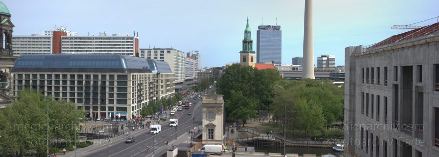 Berlin. Mitte. Karl-Liebknecht-Straße
11. 5. 2015. Berlin. Mitte. Karl-Liebknecht-Straße. Radisson Hotel. Baustelle Stadtschloss. Panorama
Schlüsselwörter: 2015;Berlin;Karl-Liebknecht-Straße;Mitte;Panorama;Radisson;Stadtschloss