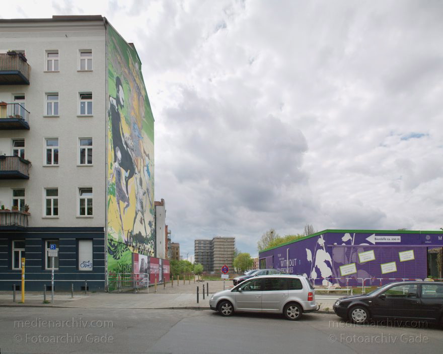 Berlin. Schwedterstraße Ecke Bernauerstraße. Gelände der ehemaligen DDR Grenze.
27. 4. 2010. Berlin. Mitte. Schwedter Straße Ecke Bernauer Straße. Gelände der ehemaligen DDR Grenze.
Schlüsselwörter: Berlin;Deutschland;Germany;Mitte;2010;Panorama