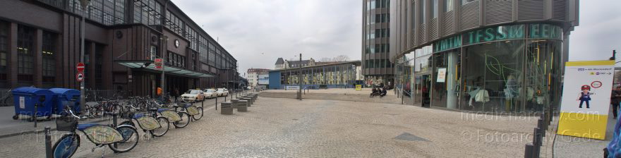 Berlin. Friedrichstraße. Tränenpalast am Bahnhof Friedrichstraße
9. 4. 2013. Berlin. Mitte. Friedrichstraße. Tränenpalast am Bahnhof Friedrichstraße
Schlüsselwörter: Admiralspalast;Bahnhof Friedrichstraße;Berlin;Friedrichstraße;Germany;Mitte;Panorama;2013;Tränenpalast