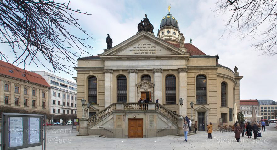 Berlin. Gendarmenmarkt. Französischer Dom
9. 4. 2013. Berlin. Mitte. Gendarmenmarkt. Französischer Dom
Schlüsselwörter: Berlin;Französischer Dom;Gendarmenmarkt;Germany;Mitte;2013;Panorama