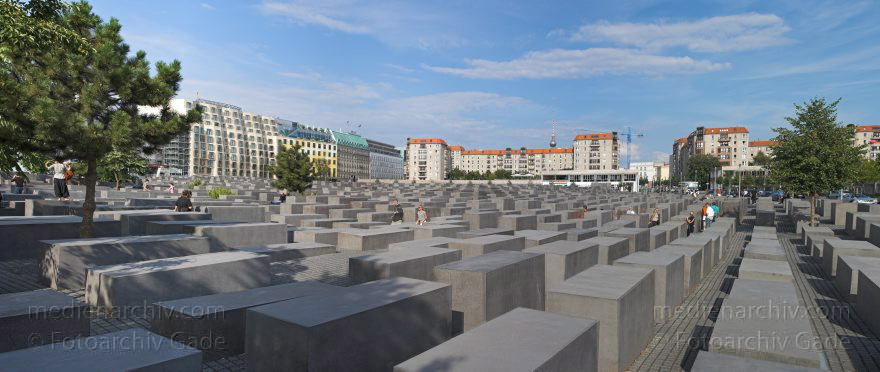 Berlin. Holocaust Denkmal
19. 8. 2007. Berlin. Mitte. Holocaust Denkmal
Schlüsselwörter: Berlin;Deutschland;Germany;Holocaust Denkmal;Mitte;2007;Panorama