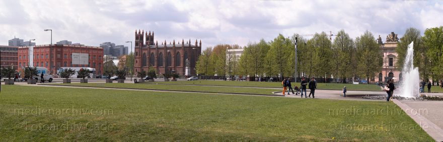 Berlin. Lustgarten
28. 4. 2005. Berlin. Mitte. Lustgarten
Schlüsselwörter: Berlin;Deutschland;Germany;Lustgarten;Mitte;2005;Panorama