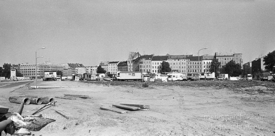 Berlin. Ehemaliger Mauerstreifen.
25. 8. 1990. Berlin. Mitte. Ehemaliger Mauerstreifen.
Schlüsselwörter: Berliner Mauer;DDR;Deutschland;Germany;Grenzstreifen;Kreuzberg;Mitte;Berlin;Panorama