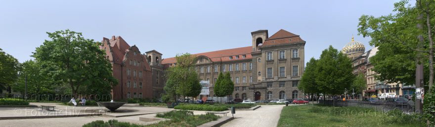 Berlin. Mitte. Monbijoupark
2015. Berlin. Mitte. Monbijoupark. Ehemaliges Haupttelegrafenamt Berlin
Schlüsselwörter: 2015;Berlin;Haupttelegrafenamt;Mitte;Monbijoupark;Panorama