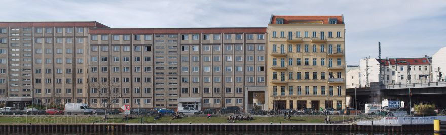 Berlin. Mitte. Schiffbauerdamm
20. 3. 2014. Berlin. Mitte. Plattenbauten am Schiffbauerdamm
Schlüsselwörter: Berlin;Mitte;Plattenbauten;2014;Schiffbauerdamm