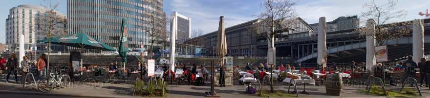 Berlin. Mitte. Schiffbauerdamm. Ständige Vertretung
20. 3. 2014. Berlin. Mitte. Schiffbauerdamm. Ständige Vertretung. Stäv. Restaurant. Bahnhof Friedrichstraße
Schlüsselwörter: Bahnhof Friedrichstraße;Berlin;Mitte;Restaurant;Schiffbauerdamm;2014;Ständige Vertretung