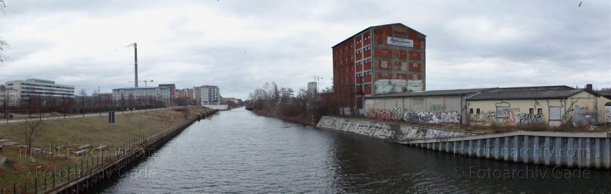 Berlin. Mitte Berliner-Spandauer-Schifffahrtskanal
19. 2. 2012. Berlin. Mitte. Berlin-Spandauer-Schifffahrtskanal
Schlüsselwörter: Berlin;Berlin-Spandauer-Schifffahrtskanal;Deutschland;Germany;Mitte;Moabit;2012;Panorama