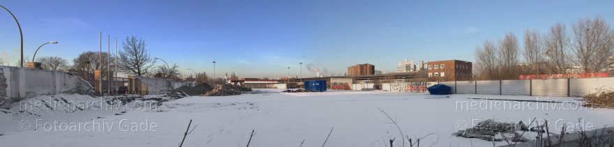 Berlin. Mitte. Moabit. Heidestraße. Geräumte Brachfläche. Winter. Schnee
7. 12. 2012. Berlin. Mitte. Moabit. Heidestraße. Geräumte Brachfläche. Winter. Schnee
Schlüsselwörter: 2012;Berlin;Deutschland;Germany;Heidestraße;Mitte;Moabit;Panorama;Schnee;Winter