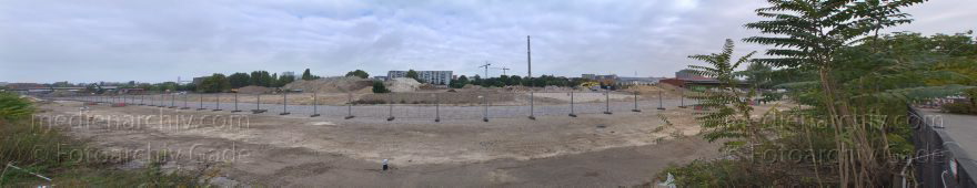 Berlin. Mitte. Tiergarten. Moabit. Heidestraße
6. 10. 2013. Berlin. Mitte. Tiergarten. Moabit. Heidestraße. Baustelle.
Schlüsselwörter: Baustelle;Berlin;Germany;Heidestraße;Maobit;Panorama;2013;Tiergarten;Mitte