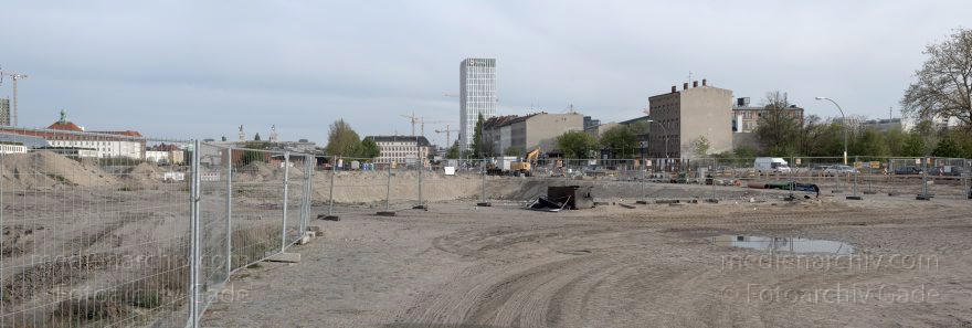 Berlin. Moabit. Heidestraße
17. 4. 2014. Berlin. Mitte. Moabit. Baustelle Eurocity an der Heidestraße. Europacity
Schlüsselwörter: Baustelle;Berlin;Eurocity;Europacity;Heidestraße;Mitte;Moabit;2014;Panorama