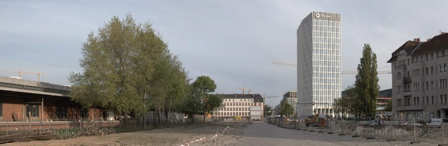 Berlin. Moabit. Heidestraße. Tour Total. Hochhaus
17. 4. 2014. Berlin. Mitte. Moabit. Baustelle Eurocity an der Heidestraße. Europacity. Tour Total. Hochhaus
Schlüsselwörter: Baustelle;Berlin;Eurocity;Europacity;Heidestraße;Hochhaus;Mitte;Moabit;Panorama;Sozialgericht;2014;Total