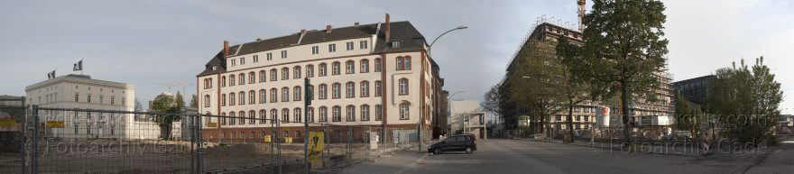 Berlin. Moabit. Heidestraße. Sozialgericht
17. 4. 2014. Berlin. Mitte. Moabit. Baustelle Eurocity an der Heidestraße. Europacity. Sozialgericht
Schlüsselwörter: Baustelle;Berlin;Eurocity;Europacity;Heidestraße;Mitte;Moabit;Panorama;2014;Sozialgericht