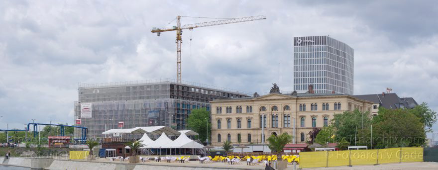 Berlin. Sozialgericht. Total Tour. Hochhuas. Baustelle
2014. Berlin. Mitte. Moabit. Invalidenstraße. Blick über den Humboldthafen. Sozialgericht. Total Tour. Hochhaus. Baustelle der Mastiok Bau Gmbh
Schlüsselwörter: Baugerüst;Baustelle;Berlin;Germany;Humboldthafen;Invalidenstraße;Mastiok;Moabit;Sozialgericht;Total Hochhaus;2014;Total Tour