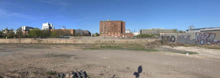 Berlin. Mitte. Moabit. Heidestraße
21. 4. 2015. Berlin. Mitte. Moabit. Baustelle Europacity an der Heidestraße
Schlüsselwörter: 2015;Baustelle;Berlin;Europacity;Heidestraße;Mitte;Moabit;Panorama
