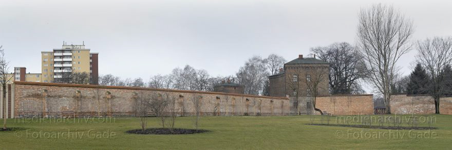 Berlin. Moabit. Geschichtspark.
3. 3. 2007. Berlin. Mitte. Moabit. Geschichtspark.
Schlüsselwörter: Berlin;Deutschland;Gedenkstätte;Germany;Haftanstalt;Knast;Mitte;Moabit;Museum;Panorama;2007;Zellengefängnis