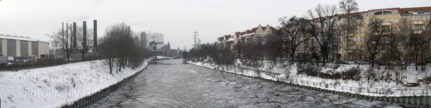 Berlin. Moabit Berliner-Spandauer-Schifffahrtskanal neben der Kielerstraße. Winter. Schnee. Eis
24. 1. 2010. Berlin. Mitte. Moabit. Berlin-Spandauer-Schifffahrtskanal neben der Kieler Straße. Winter. Schnee. Eis
Schlüsselwörter: 2010;Berlin;Berlin-Spandauer Schiffahrtskana;Deutschland;Eis;Germany;Kieler Ufer;Mitte;Moabit;Nordhafen;Panorama;Winter