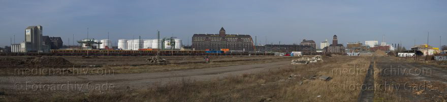 Berlin. Moabit. Eisenbahngelände zwischen der Beusselbrücke und der Putlitzbrücke.
27. 3. 2012. Berlin. Mitte. Moabit. Eisenbahngelände zwischen der Beusselbrücke und der Putlitzbrücke.
Schlüsselwörter: Baustelle;BEHALA;Berlin;Deutschland;Germany;Mitte;Moabit;Panorama;Siemensstraße;2012;Westhafen