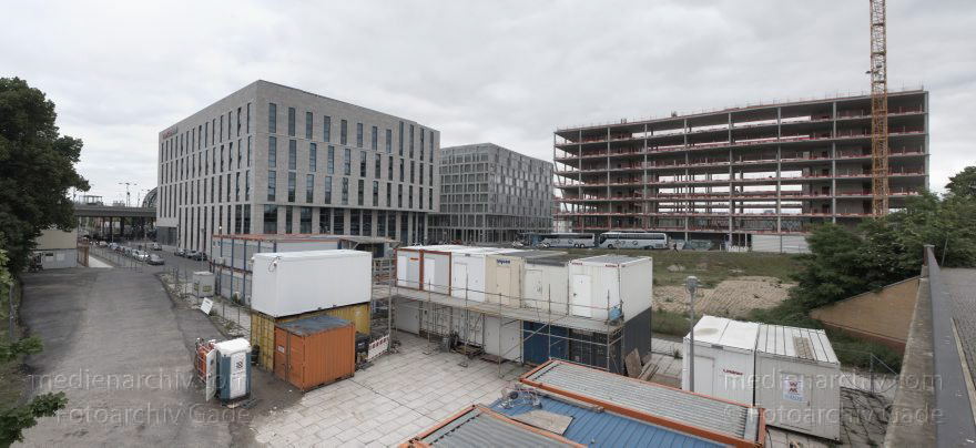 Berlin. Moabit. Baustelle beim Hauptbahnhof
29. 5. 2014. Berlin. Mitte. Moabit. Baustelle John F. Kennedy Haus beim Hauptbahnhof
Schlüsselwörter: Baustelle;Berlin;Kennedyhaus;Mitte;Moabit;2014;Panorama;John F Kennedy Haus
