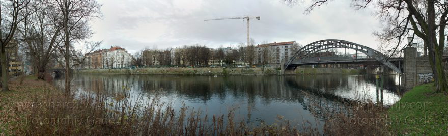 Berlin. Moabit. Fluss Spree. Gerickesteg
25. 12. 2013. Berlin. Mitte. Moabit. Fluss Spree. Gerickesteg
Schlüsselwörter: Berlin;Fluss;Gerickesteg;Germany;Moabit;Panorama;2013;Spree