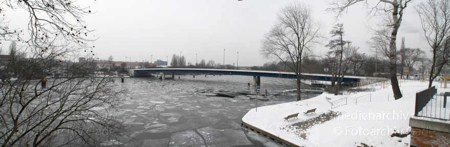 Berlin. Moabit. Nordhafen. Winter. Eis
24. 1. 2010. Berlin. Mitte. Moabit. Nordhafen. Winter. Eis
Schlüsselwörter: 2010;Berlin;Deutschland;Eis;Germany;Mitte;Moabit;Nordhafen;Panorama;Winter
