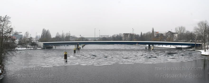 Berlin. Moabit. Nordhafen. Winter. Eis
24. 1. 2010. Berlin. Mitte. Moabit. Nordhafen. Winter. Eis
Schlüsselwörter: 2010;Berlin;Deutschland;Eis;Germany;Mitte;Moabit;Nordhafen;Panorama;Winter