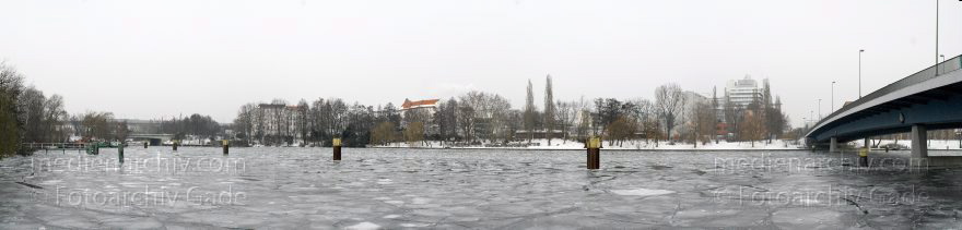 Berlin. Moabit. Nordhafen. Winter. Eis
24. 1. 2010. Berlin. Mitte. Moabit. Nordhafen. Winter. Eis
Schlüsselwörter: 2010;Berlin;Deutschland;Eis;Germany;Mitte;Moabit;Nordhafen;Panorama;Winter