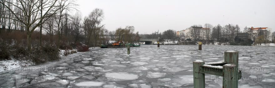Berlin. Moabit. Nordhafen. Winter. Eis
24. 1. 2010. Berlin. Mitte. Moabit. Nordhafen. Winter. Eis
Schlüsselwörter: 2010;Berlin;Deutschland;Eis;Germany;Mitte;Moabit;Nordhafen;Panorama;Winter