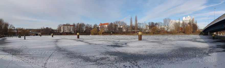 Berlin. Moabit. Nordhafen. Winter. Eis
16. 2. 2012. Berlin. Mitte. Moabit. Nordhafen. Winter. Eis
Schlüsselwörter: 2012;Berlin;Deutschland;Germany;Mitte;Moabit;Nordhafen;Panorama;Winter