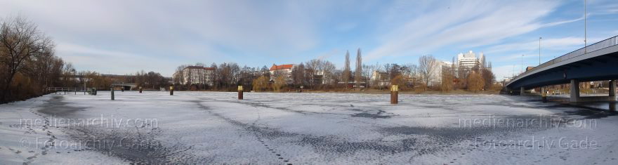 Berlin. Moabit. Nordhafen. Winter. Eis
16. 2. 2012. Berlin. Mitte. Moabit. Nordhafen. Winter. Eis
Schlüsselwörter: 2012;Berlin;Deutschland;Germany;Mitte;Moabit;Nordhafen;Panorama;Winter