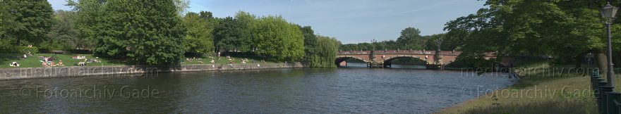 Berlin. Spree. Lutherbrücke
17. 5. 2009. Berlin. Mitte. Moabit. Tiergarten. Fluss Spree. Lutherbrücke
Schlüsselwörter: Berlin;Brücke;Deutschland;Fluss;Germany;Lutherbrücke;Mitte;Moabit;Panorama;Spree;2009;Tiergarten