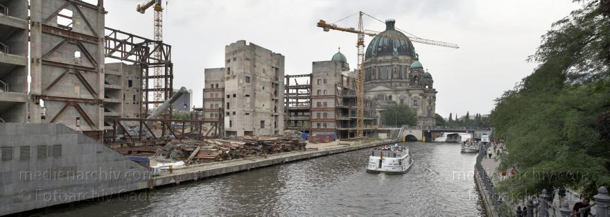Berlin. Abriss. Palast der Republik
13. 7. 2008. Berlin. Mitte. Abriss. Palast der Republik. Berliner Dom
Schlüsselwörter: Abriss;Berlin;DDR;Deutschland;Dom;Germany;Mitte;Palast der Republik;2008;Panorama