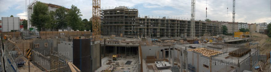wahrscheinlich amBerlin. Pankow. Prenzlauer Berg. Schwedterstraße. Baustelle Marthashof.
wahrscheinlich am 24. 6. 2009. Berlin. Pankow. Prenzlauer Berg. Schwedter Straße. Baustelle Marthashof.
Schlüsselwörter: Baustelle;Berlin;Deutschland;Germany;Marthashof;Pankow;Panorama;Prenzlauer Berg;2009;Schwedter Straße