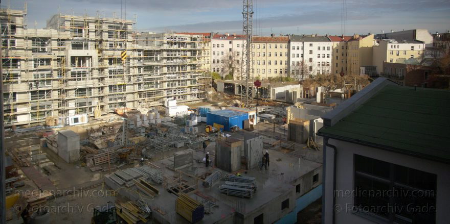 Berlin. Pankow. Prenzlauer Berg. Baustelle Marthashof.
13. 11. 2009. Berlin. Pankow. Prenzlauer Berg. Baustelle Marthashof.
Schlüsselwörter: Berlin;Deutschland;Germany;Marthashof;Panorama;Prenzlauer Berg;2009;Schwedter Straße