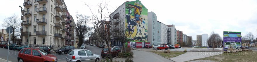 Berlin. Prenzlauer Berg. Schwedterstraße - Eberswalderstraße.
1. 4. 2011. Berlin. Mitte. Prenzlauer Berg. Schwedter Straße. Eberswalder Straße.
Schlüsselwörter: Berlin;Deutschland;Eberswalder Straße;Germany;Mitte;Pankow;Panorama;Prenzlauer Berg;2011;Schwedter Straße