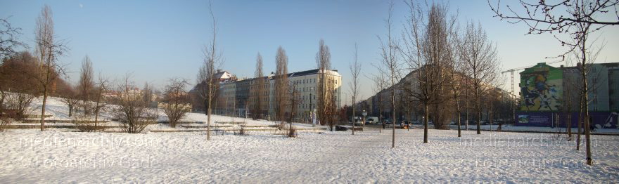 Berlin. Pankow. Prenzlauer Berg. Mauerpark. Winter. Eis und Schnee.
26. 1. 2010. Berlin. Pankow. Prenzlauer Berg. Mauerpark. Winter. Eis und Schnee.
Schlüsselwörter: 2010;Berlin;Deutschland;Eis;Germany;Mauerpark;Pankow;Panorama;Prenzlauer Berg;Schnee;Winter