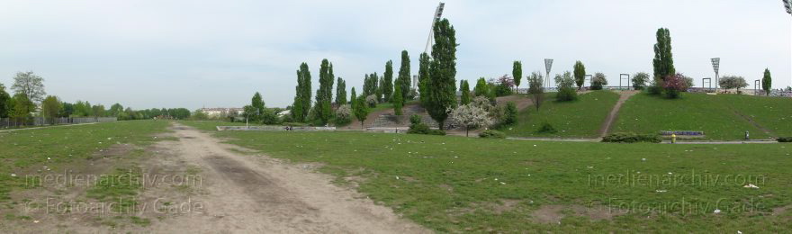 Berlin. Pankow. Prenzlauer Berg. Mauerpark.
27. 4. 2011. Berlin. Pankow. Prenzlauer Berg. Mauerpark.
Schlüsselwörter: Berlin;Deutschland;Germany;Mauerpark;Pankow;Panorama;2011;Prenzlauer Berg