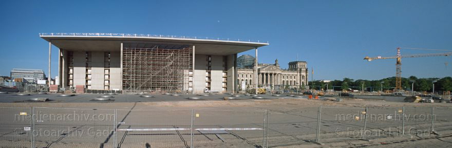 Berlin. Tiergarten. Baustelle Paul-Löbe-Haus. Bundestag
14. 5. 2000. Berlin. Mitte. Tiergarten. Regierungsviertel. Baustelle Paul-Löbe-Haus. Bundestag
Schlüsselwörter: Baustelle;Berlin;Bundestag;Deutschland;Germany;Mitte;Panorama;Regierungsviertel;2000;Tiergarten