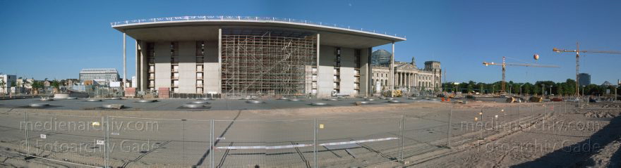 Berlin. Tiergarten. Baustelle Paul-Löbe-Haus. Bundestag
14. 5. 2000. Berlin. Mitte. Tiergarten. Regierungsviertel. Baustelle Paul-Löbe-Haus. Bundestag
Schlüsselwörter: Berlin;Deutschland;Germany;Mitte;Panorama;Regierungsviertel;2000;Tiergarten