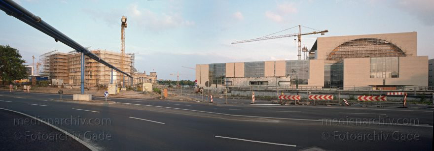 Berlin. Tiergarten. Baustelle Kanzleramt. Bundestag
Juni 2006. Berlin. Mitte. Tiergarten. Regierungsviertel. Baustelle Kanzleramt. Bundestag
Schlüsselwörter: Baustelle;Berlin;Deutschland;Germany;Kanzleramt;Mitte;Panorama;Regierungsviertel;2000;Tiergarten