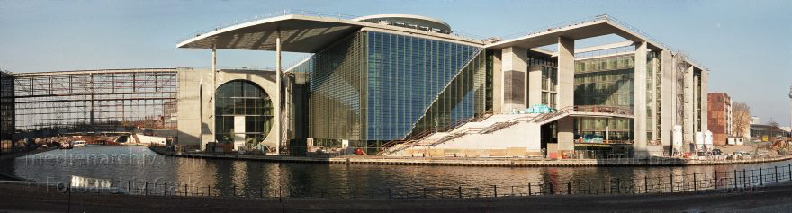 Berlin. Tiergarten. Spree. Bundestag. Marie-Elisabeth-Lüders-Haus
15. 3. 203. Berlin. Mitte. Tiergarten. Regierungsviertel. Fluss Spree. Bundestag. Marie-Elisabeth-Lüders-Haus
Schlüsselwörter: Berlin;Bundestag;Deutschland;Fluss;Germany;Marie-Elisabeth-Lüders-Haus;Mitte;Panorama;Regierungsviertel;2003;Spree