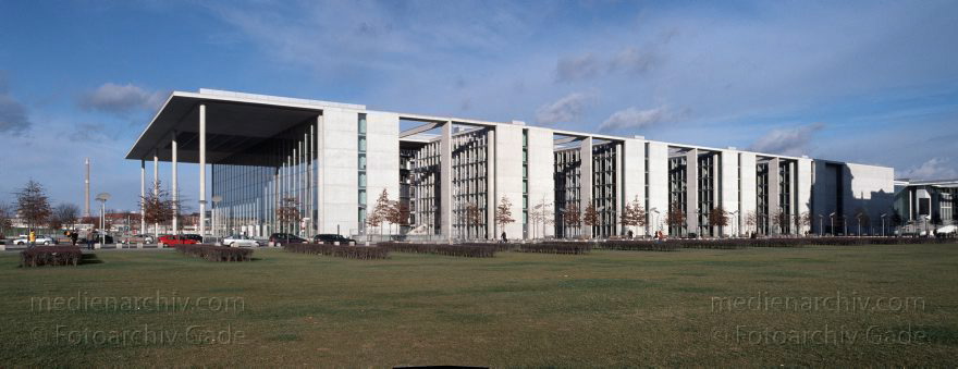 Berlin. Tiergarten. Bundestag. Paul-Löbe-Haus
23. 1. 2005. Berlin. Mitte. Tiergarten. Regierungsviertel. Bundestag. Paul-Löbe-Haus
Schlüsselwörter: Berlin;Bundestag;Deutschland;Germany;Mitte;Panorama;2005;Regierungsviertel