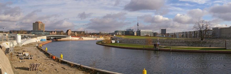 Berlin. Tiergarten. Spree. Schweizer Botschaft. Bundestag
23. 1. 2005. Berlin. Mitte. Tiergarten. Regierungsviertel. Fluss Spree. Schweizer Botschaft. Bundestag
Schlüsselwörter: Berlin;Bundestag;Deutschland;Fluss;Germany;Mitte;Panorama;Regierungsviertel;2005;Spree