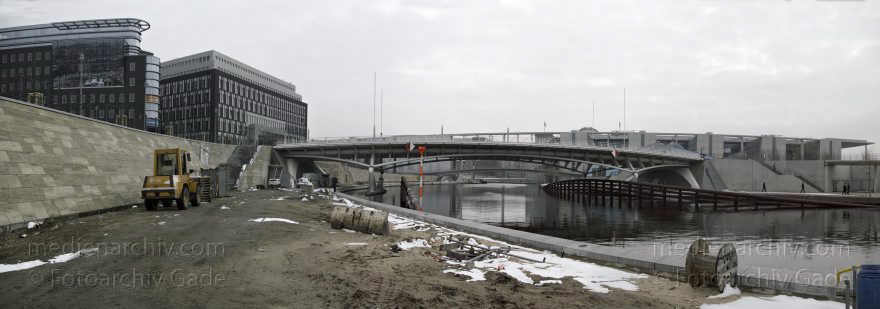 Berlin. Tiergarten. Spree. Winter. Schnee
21. 2. 2005. Berlin. Mitte. Tiergarten. Regierungsviertel. Fluss Spree. Winter. Schnee
Schlüsselwörter: 2005;Berlin;Bundestag;Deutschland;Germany;Mitte;Panorama;Regierungsviertel;Spree;Winter